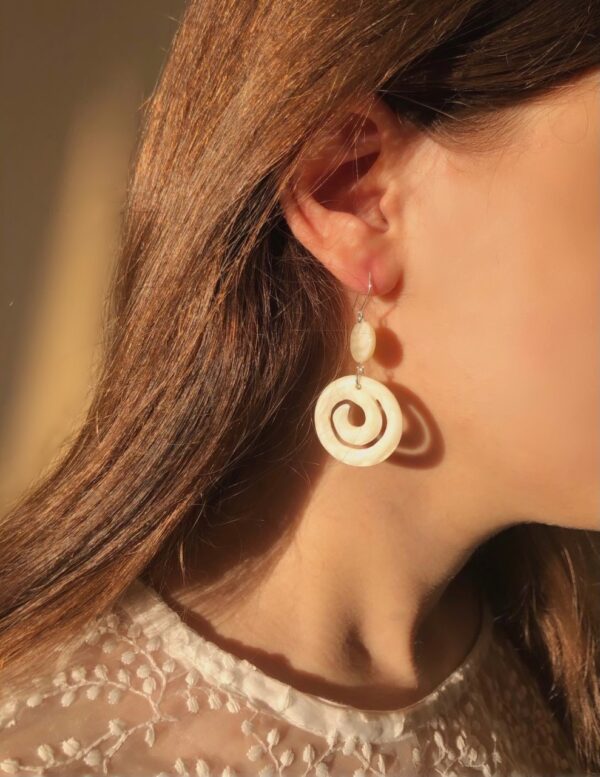 White earrings made of sea-shell nacre - Image 2